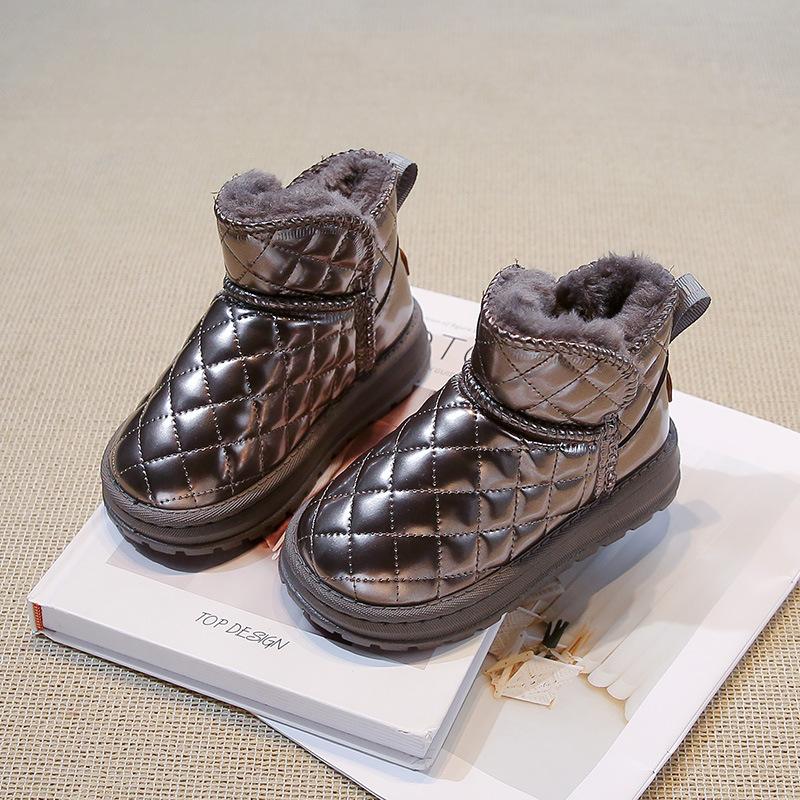 In the winter of 2025, the new casual velvet thickened snow boots women's leather student short boots cotton shoes are fashionable and versatile