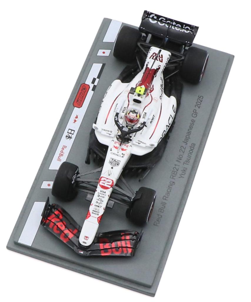 Spark Scale Oracle Red Bull Racing Honda RB21 with Yuki Tsunoda from the 2025 F1 Japanese Grand Featuring a Pit Miniature Model 1/43 Prix, Board, Car,