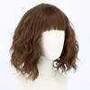 MERISIHAIR Brązowe krótkie peruki Bob Wave z grzywką Blond dla kobiet Naturalne odporne na ciepło syntetyczne peruki Codzienne noszenie Cosplay Kręcone włosy