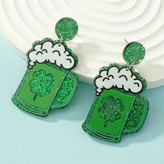 Пара зеленых блестящих пивных кружек, серьги в виде четырехлистного клевера, Пивной фестиваль