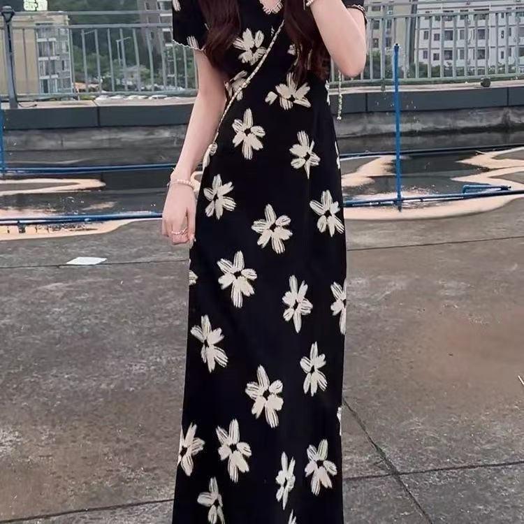 Elegant French Cinched Waist Black V-Neck Floral Summer Dress - Hepburn Style 2026