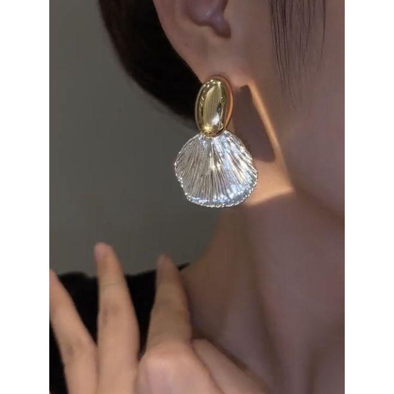 Fashion Metallic Brushed Leaf Earrings Cold Wind Fashion Design Earrings Silver Needle Niche Style Temperamental Earrings Women