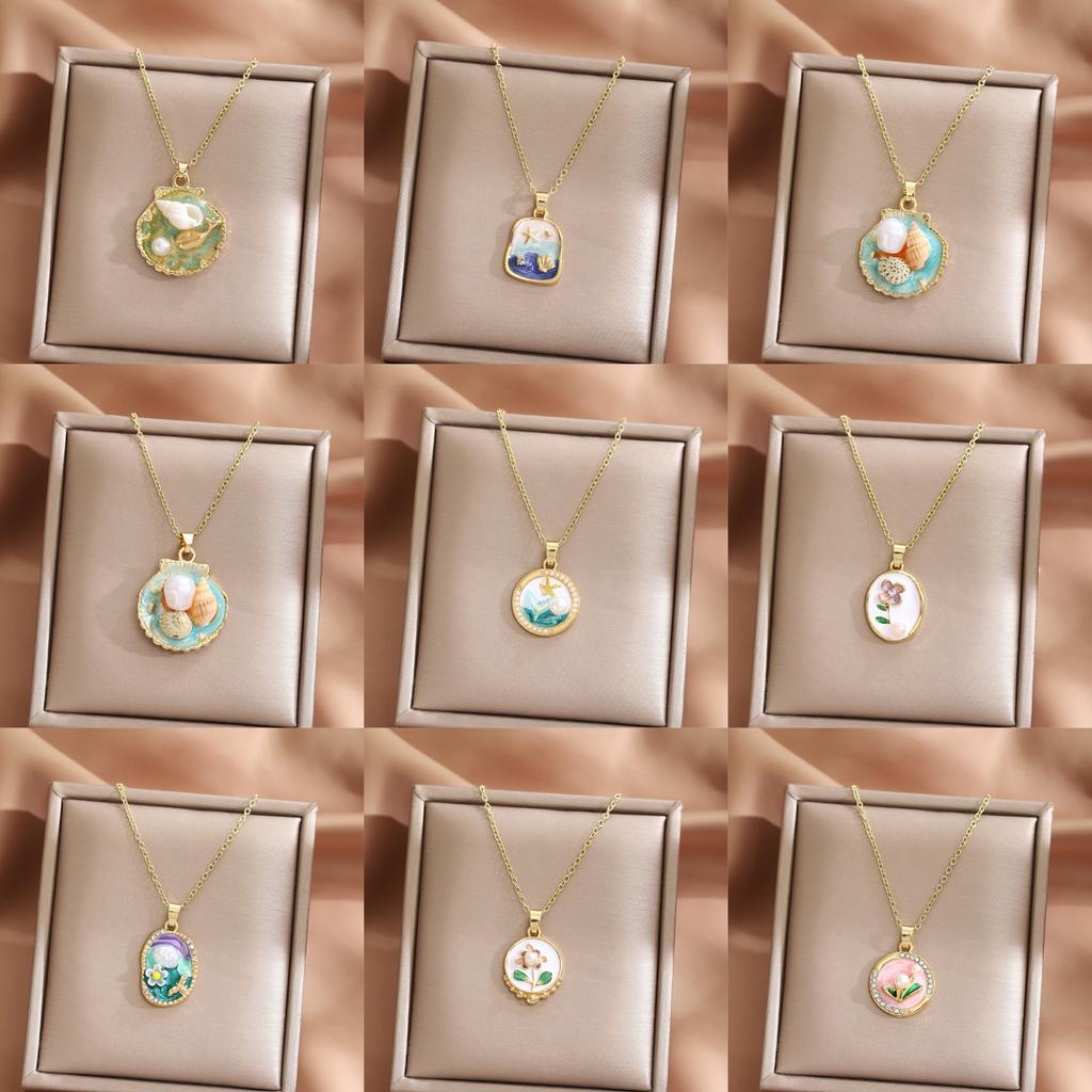 Woman Oil Painting Necklace - A Niche Collar Chain with Simple and Versatile Shell Pendant Necklace