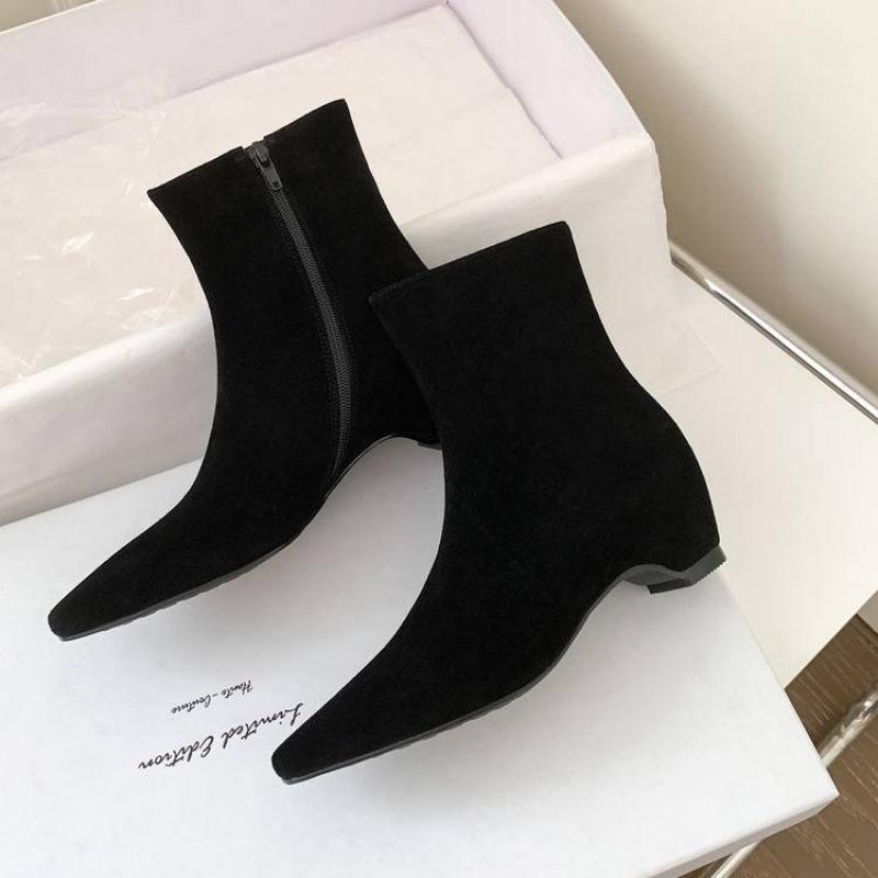 Autumn and winter pointed low boots leather large size women's boots European and American women's leather boots new middle heel rubber sole Mart