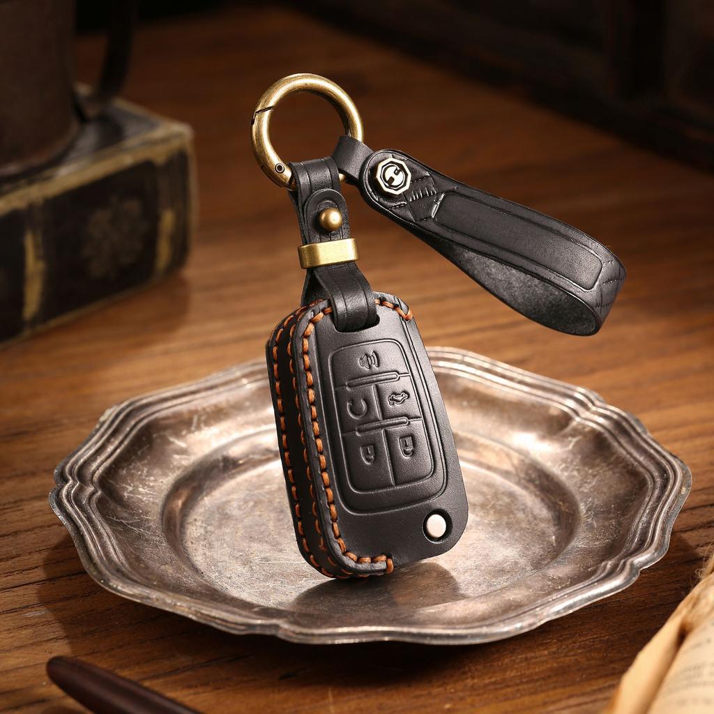 Car key cover is suitable for Buick folding key cover, Chevrolet car key bag, handmade leather.