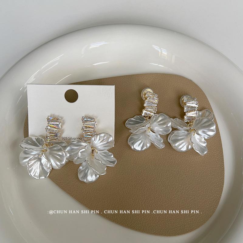 Tassel Shell, Flower Mosquito Coil Disc, Ear Clips, No Ear Piercings, Earrings, Niche Design, Long Stud Earrings, Fashionable Temperament Earrings.