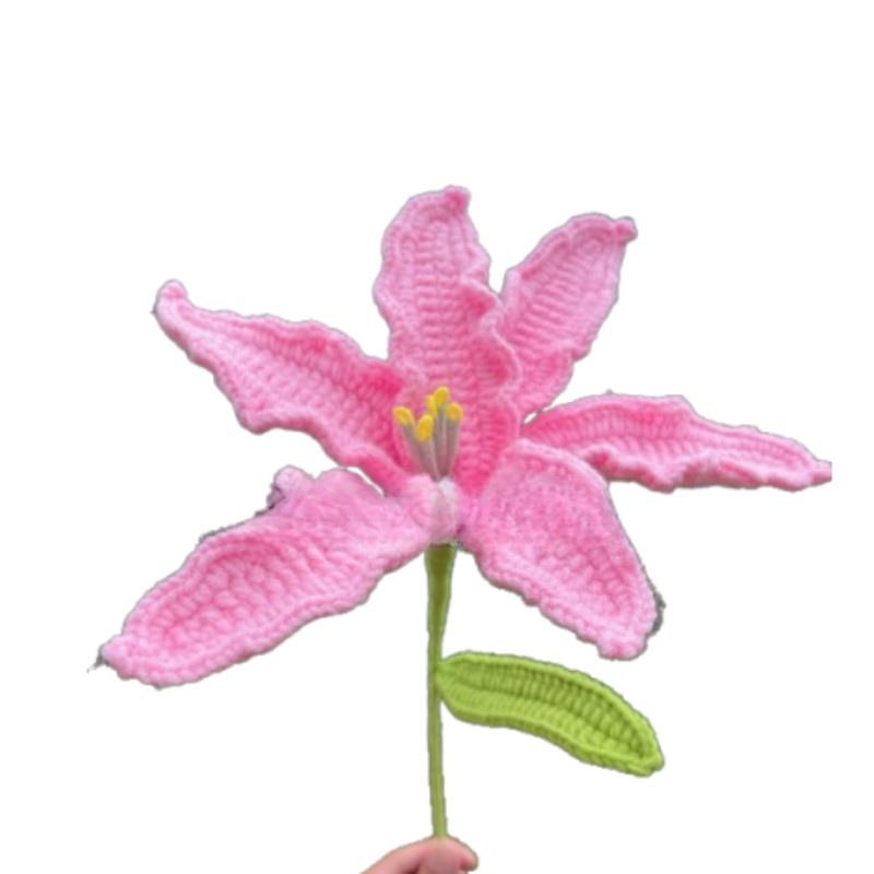 Букет лилий ручной работы, связанный крючком, ярких цветов розовый