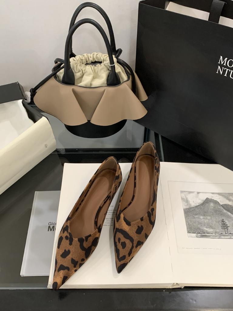 2025 new French niche thin heel low heel light mouth single shoes fashionable versatile simple single shoes