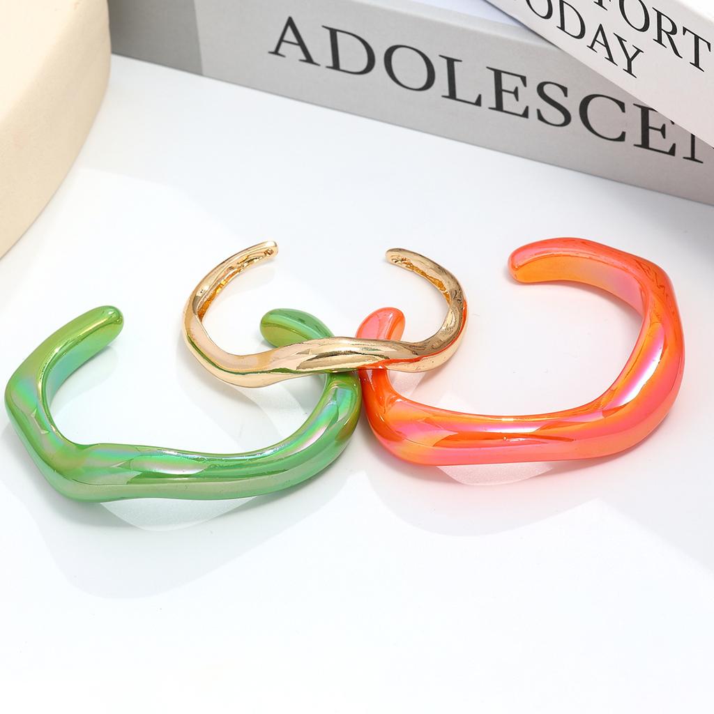 European and American Color Acrylic Irregular Bracelet Female Internet Celebrity Personality Advanced Sense Wavy Pattern Opening Bracelet