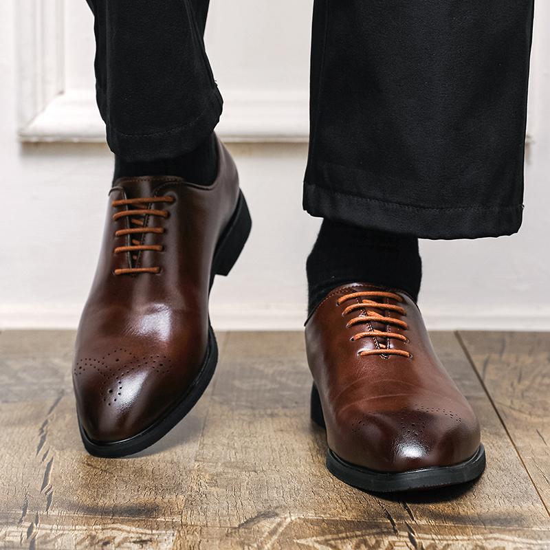 Fashion New Classics Designer Men Pointed Black Brown Brogues Oxford Shoes Gentleman Wedding Homecoming Dress Flats Footwear