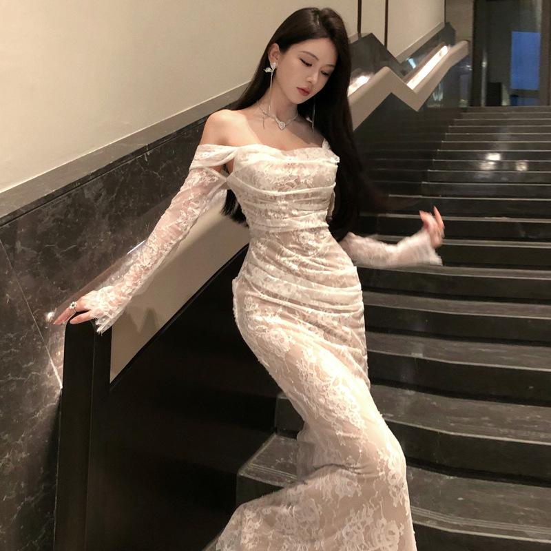 Elegant Strapless Lace Fishtail Evening Gown with Waist-Slimming Design