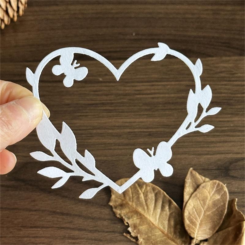 Heart Wreath Die Cut Stencils Scrapbooking Embossing Tool Carbon Steel Cutting Die for Scrapbooking Card Making Album