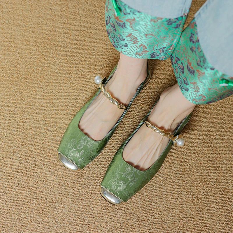 Modne Sandały Damskie z Nadrukiem na Niskim Obcasie Kobieta 2026 Lato Kwadratowy Nosek Perłowe Slingbacki Szpilki Kobieta Zamknięty Nosek Grubszy Obcas Sandalias Mujer