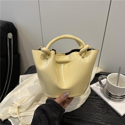 Hand Carry Small Bag Women's New Trendy Summer Popular Versatile Messenger Bag High-end Niche Bucket Bag