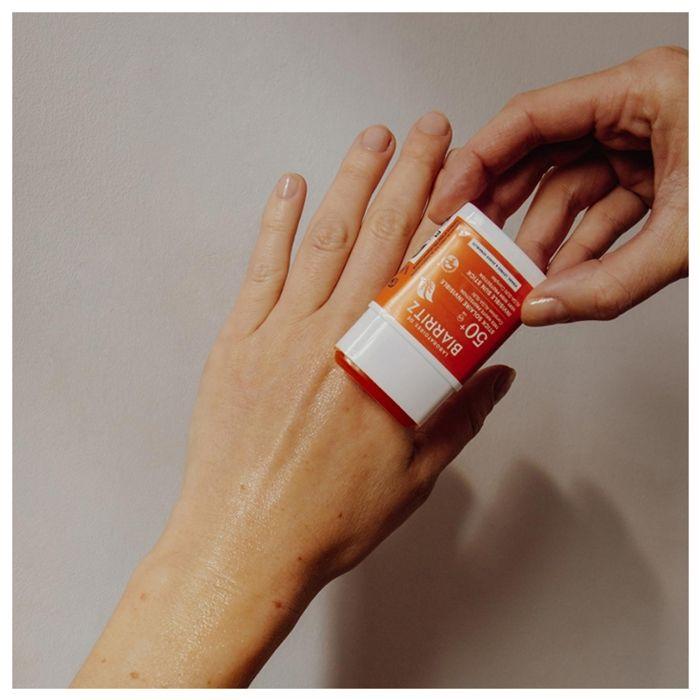 Laboratoires de Biarritz Stick Solaire Invisible Visage Lèvres & Zones Sensibles SPF50+ 10 g