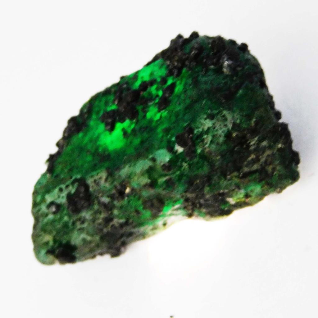 Natural Green Zambia Emerald 198ct Uncut Rough Certified Loose Gemstone