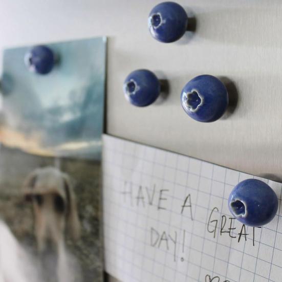 6Pcs 3D Blueberry Fridge Magnet DIY Home Office Kitchen Locker Fridge Resin Mini Berry Fruit Magnetic Decoration Ornament