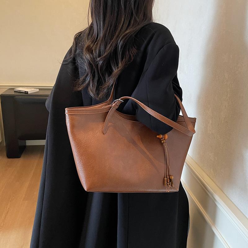 Large-capacity Tote Bag, with A Laid-back and Soft Texture, Is A High-end Versatile Shoulder and Armpit Bag