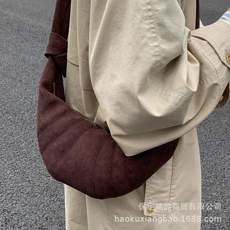 Niche Design Fashionable Suede Horn Bag Women's 2025 New Ins Retro Casual Dumpling Bag Messenger Bag