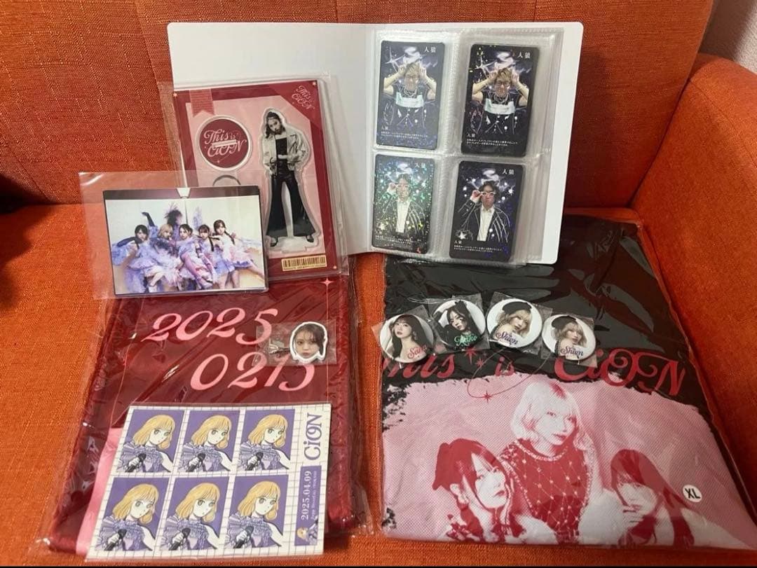 

[Б/У] Мерч CiON Pacifico Yokohama, акриловый стенд Aika VIP-бонусы и т.д.