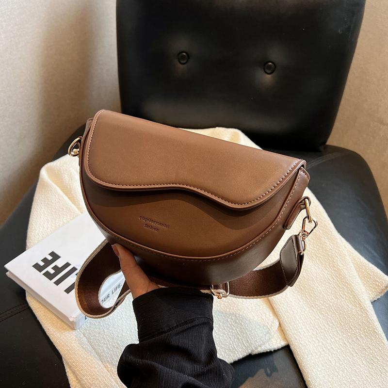 Nieuwe Effen Kleur PU Leer Dames Crossbody Tas Met Stijlvolle Rode Brede Schouderband Schouder Compact Vierkante Tas