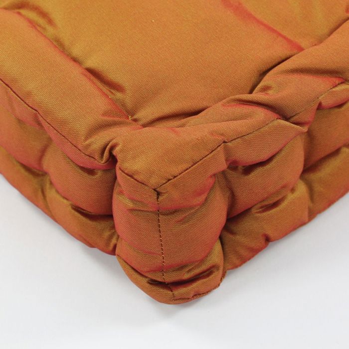Pouf tapissier en taffetas cuivre 40x40