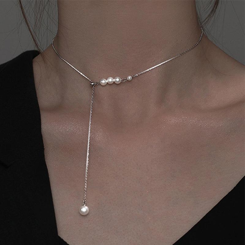 Collier ajustable à pompon de perles pour femme, style français simple, léger et luxueux, chaîne clavicule, bijou idéal pour les fêtes