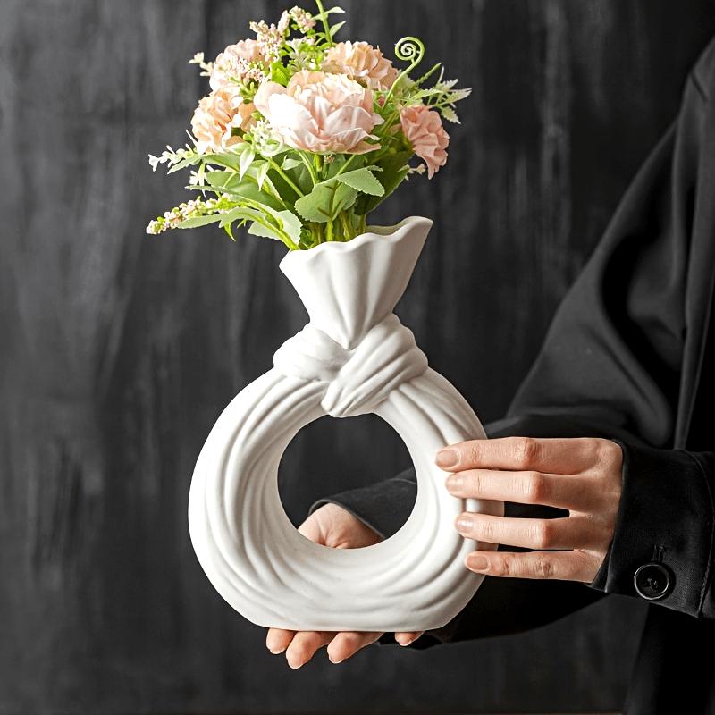 

Donut Vase Round Hollow Openwork Art Decor Centerpiece Vase Nordic Boho Hollow Decor Vase Festival Gift Hydroponic Bottle белый