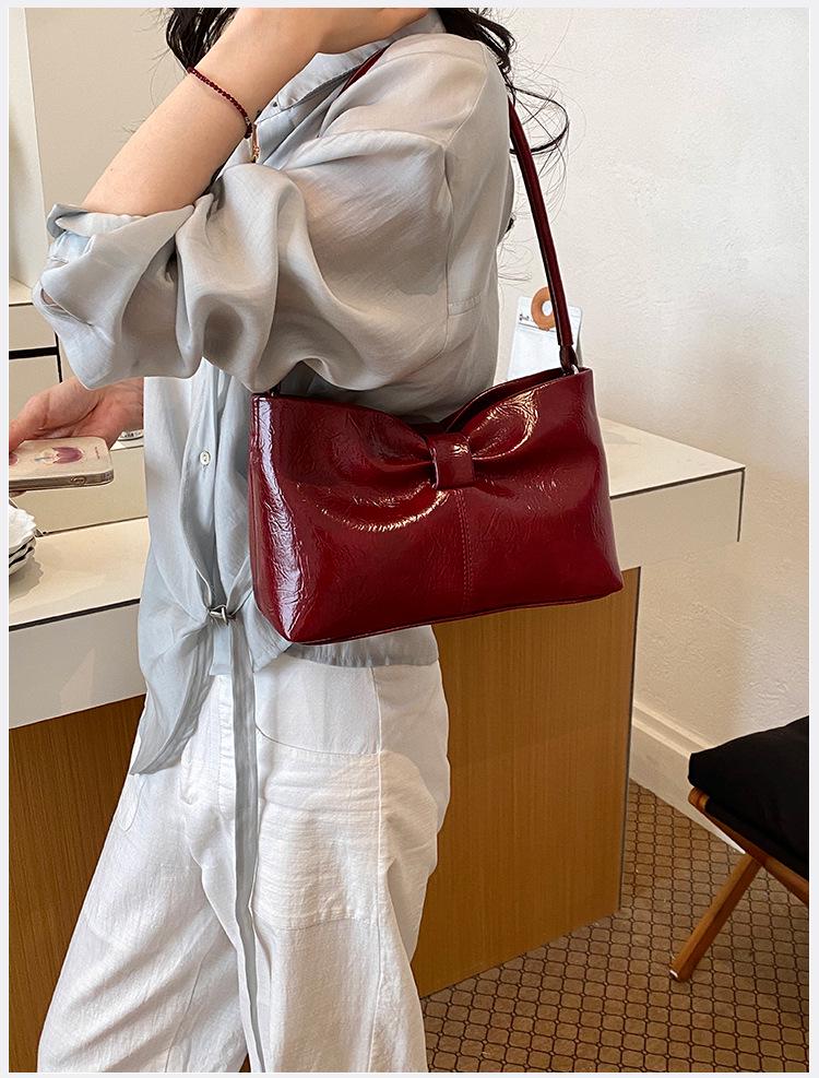 2026 Stylish Women's PU Leather Bow Handbag & Versatile Crossbody Chain Shoulder Bag