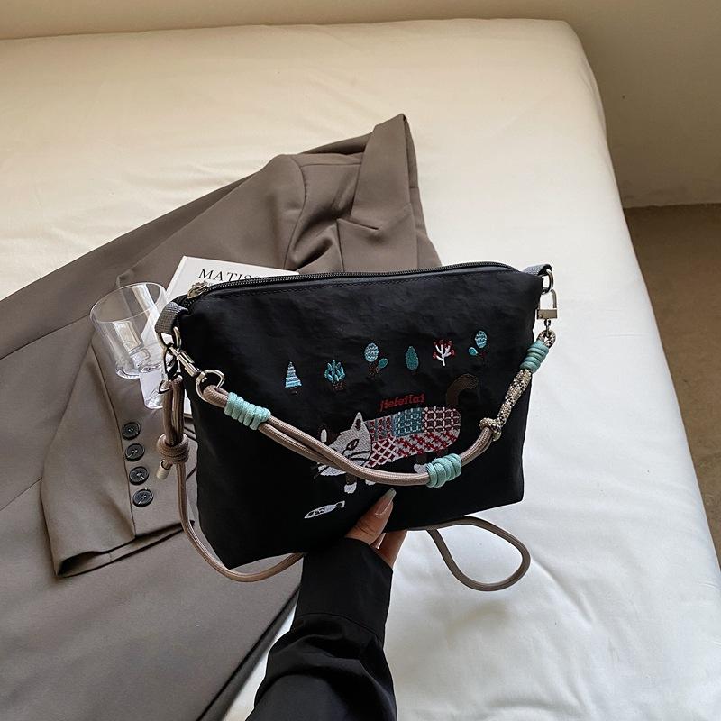 Heavy industry embroidery cat portable nylon bag women's leisure going out commuting messenger bag versatile shoulder bag