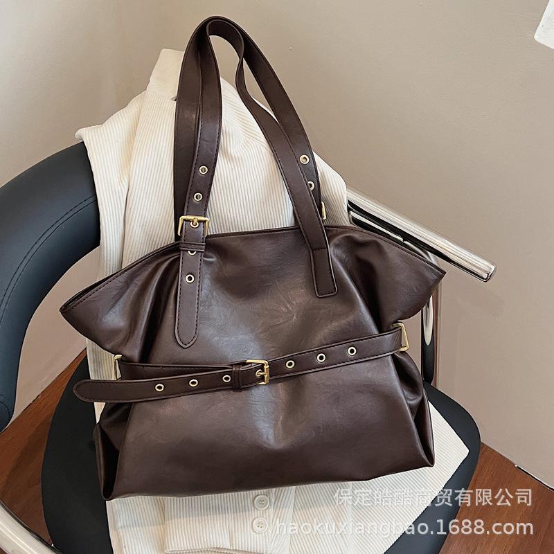 Retro bag women's large capacity 2025 new autumn and winter simple versatile shoulder bag premium texture commuter tote bag