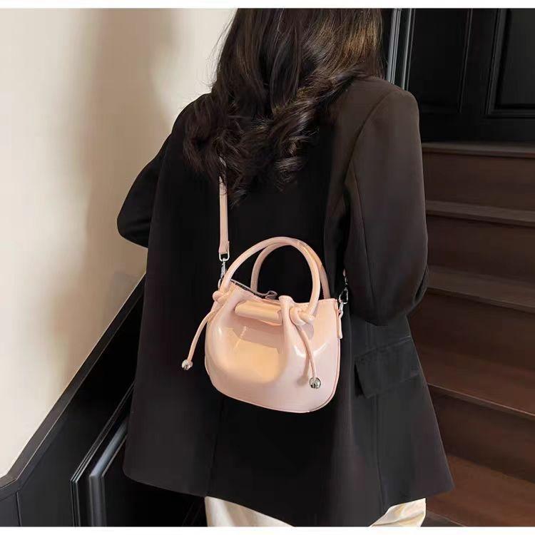 

Высококачественная Текстура Маленькая Сумка Женская Нишевый Дизайн Через Плечо Корейская Портативная Плиссированная Сумка-Ведро 19x12x15 розовый