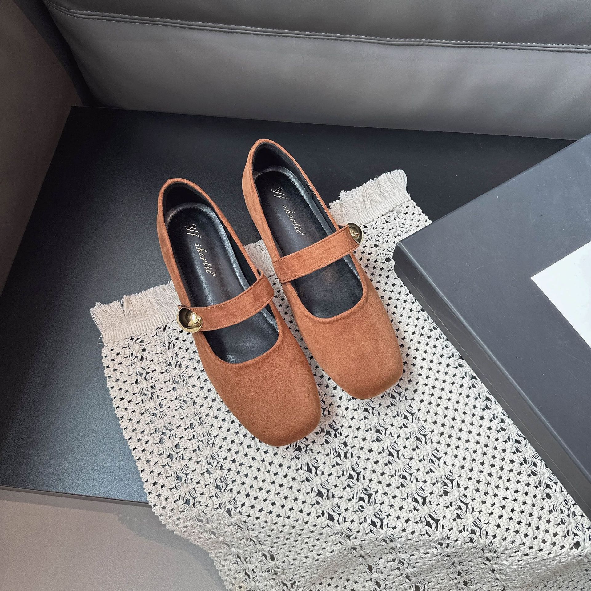 

Увеличение роста 5 см металлическое слово с квадратным носком туфли-лодочки женские 2025 ранняя осень новые поздний вечер ветер замшевые плоские туфли бабушкины туфли 39