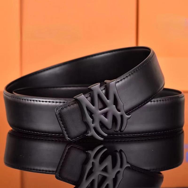 Pánský stylový kožený opasek s hladkou přezkou - Všestranný pro obchod i módu