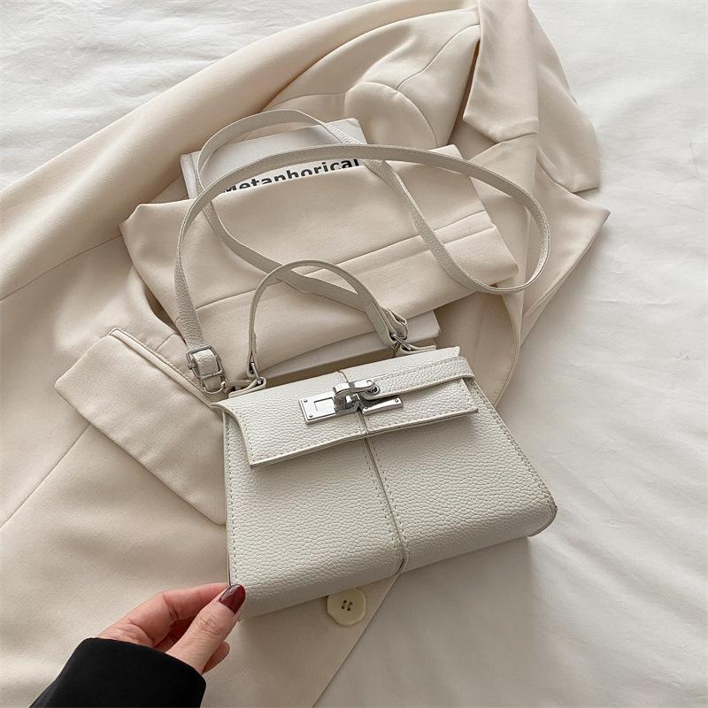 Niche design shoulder bag women's 2025 new simple handbag premium texture messenger bag