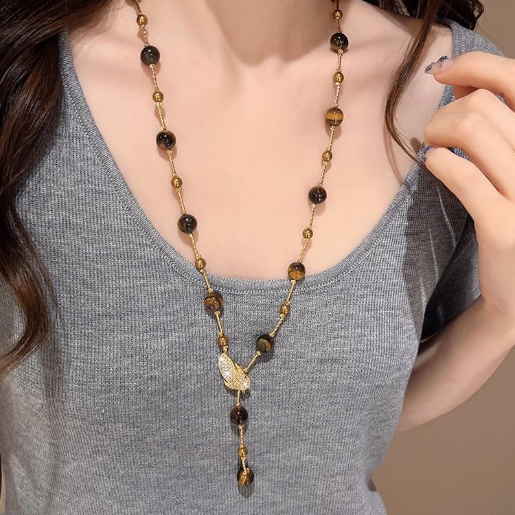 Retro Tiger Eye Stone Necklace - Versatile Maillard Style for Autumn & Winter Sweaters, High-End Luxury Accessory.