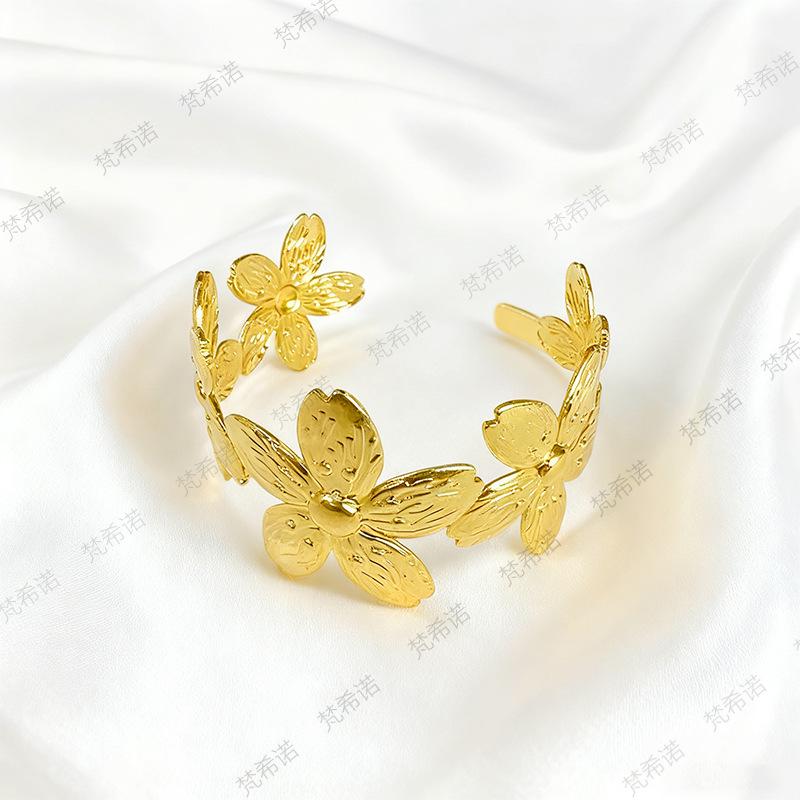 Elegant Women's Stainless Steel Hollow Bracelet - Luxury Feel