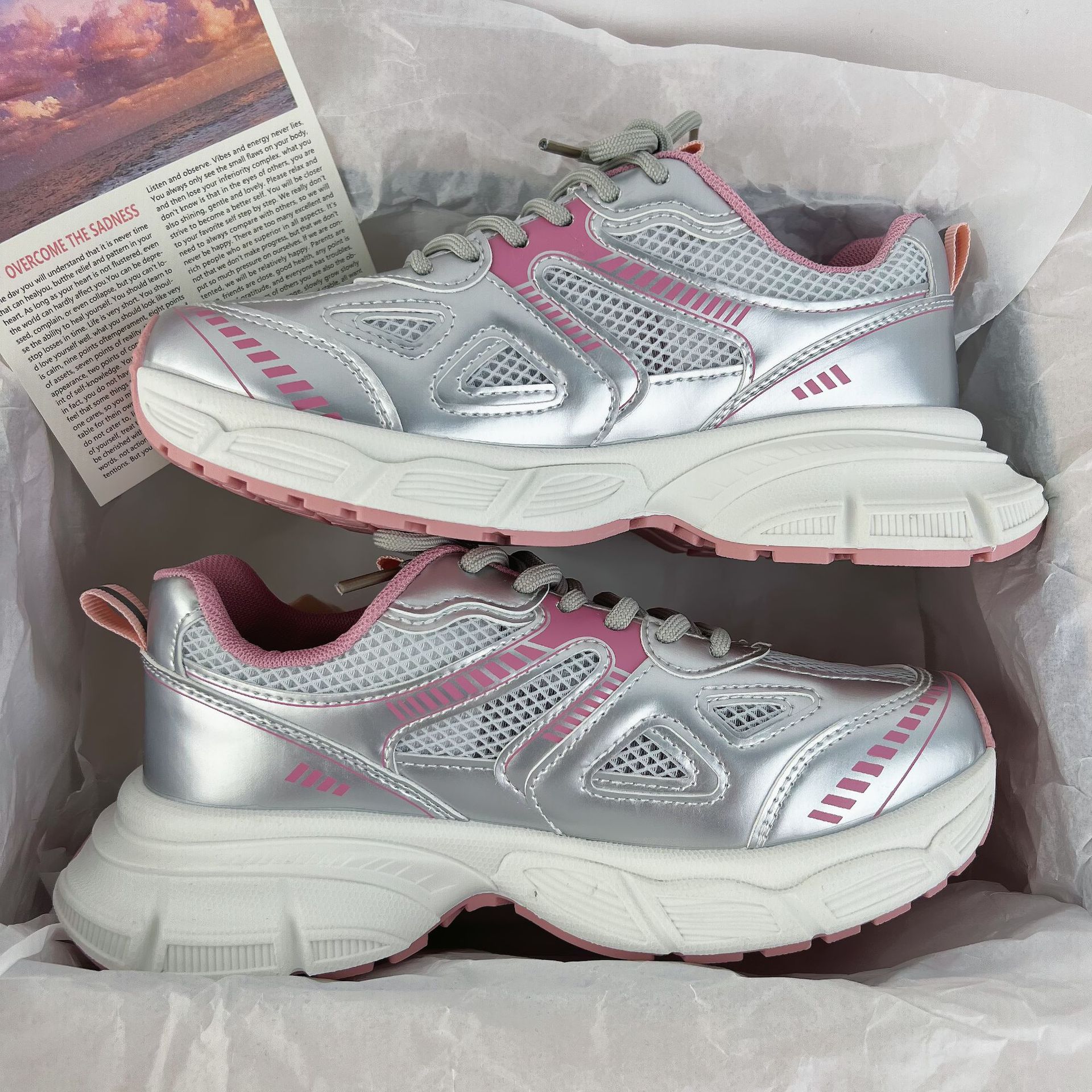 

Спортивная обувь с толстой подошвой. Модная и классическая повседневная обувь. Прочные и удобные кроссовки для женщин на шнуровке для активного отдыха. 40 розовый