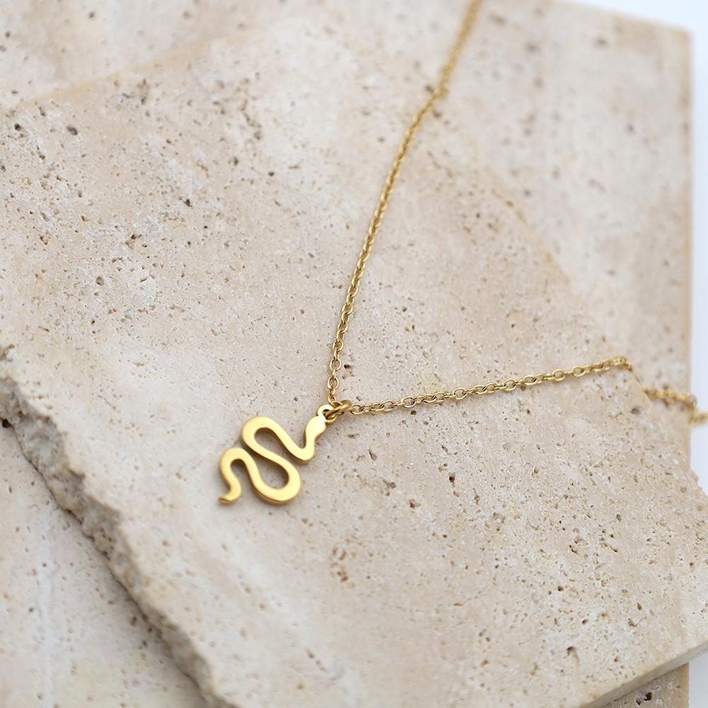 Spezielle Edelstahl-Kettenring-Schlangen-Anhänger-Halskette Schmuck Damen Persönlichkeit Trend 18K Gold Schlüsselbein-Kette Verblasst Nicht