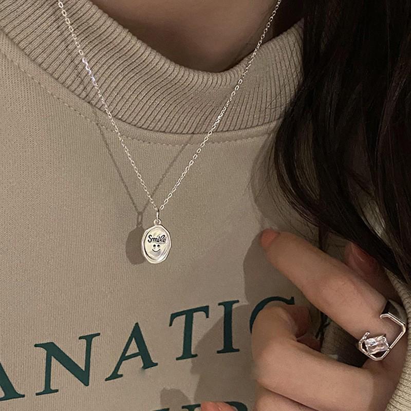 

Ожерелье на ключицу с цветными бриллиантами — новый нишевый дизайн 2024 года для женщин