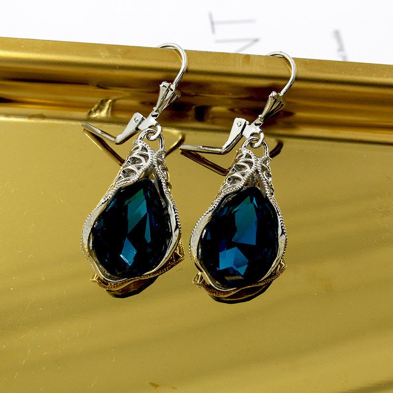 Granatowe kolczyki topazowe w kształcie kropli wody: Retro Świąteczny Styl z Ażurowym Wzorem