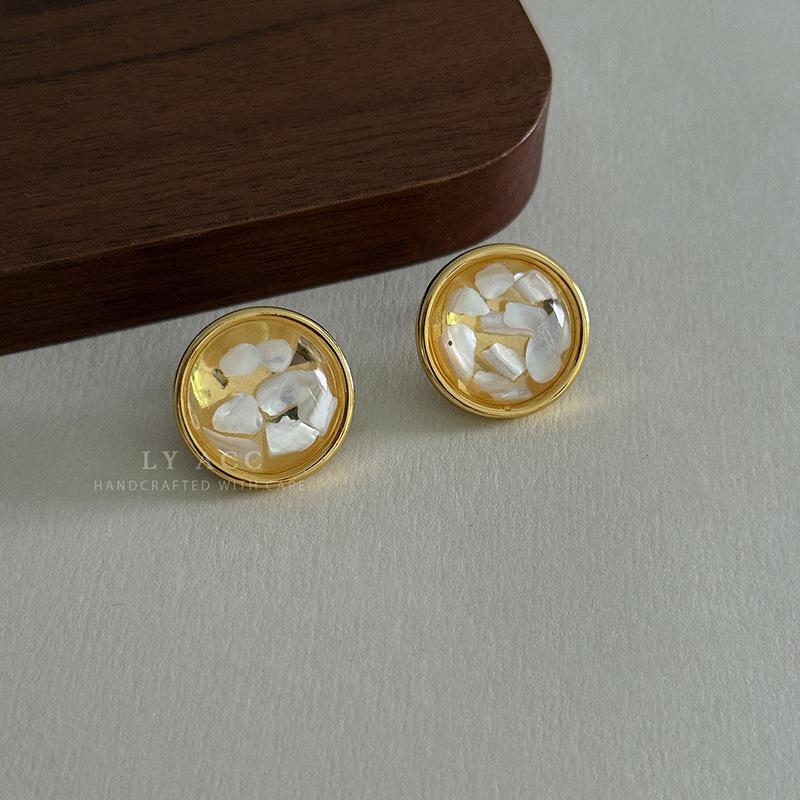 Original geometric natural dried flower stud earrings Mori niche commuting temperament earrings literary and gentle versatile earrings