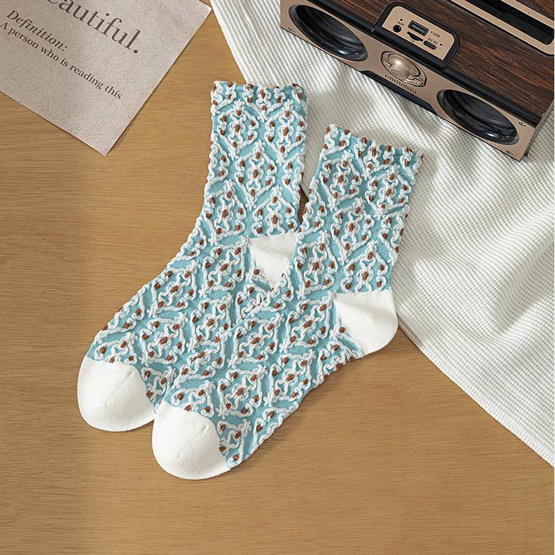 Female Spring and Autumn Literature Retro Stereoscopic Relief Flowers Palace Wind Suction Breathable In The Tube Pile Socks