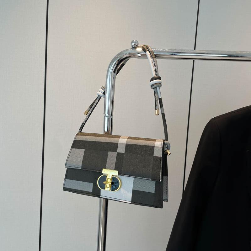 Stylish And Minimalist Shoulder Bag With Large Capacity For Everyday Use In Black Pink And Blue