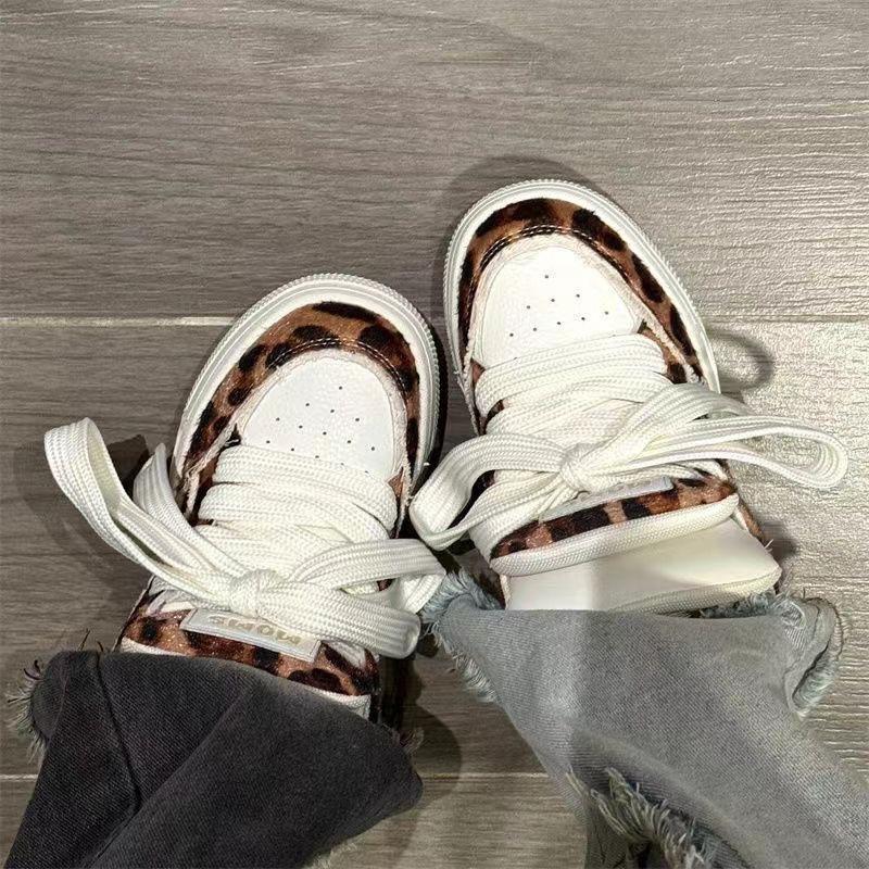 Série esthétique de haute valeur automne et hiver nouvelles chaussures de planche pour femmes imprimé léopard mode de rue décontracté chaussures de pain
