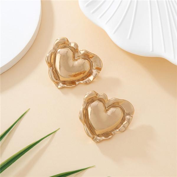 Heart-shaped three-dimensional stud earrings, exquisite and elegant alloy material, fashionable and exquisite temperament, versatile