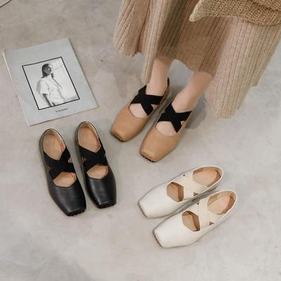Ballet Shoes with A Square Toe and A Shallow Opening with Straps