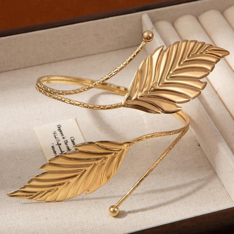 Modisches Geometrisches Mehrschichtiges Öffnungsarmband Damen Nische Einfach High-End Armreif Französischer Leichter Luxus Liebesblatt Schmuck