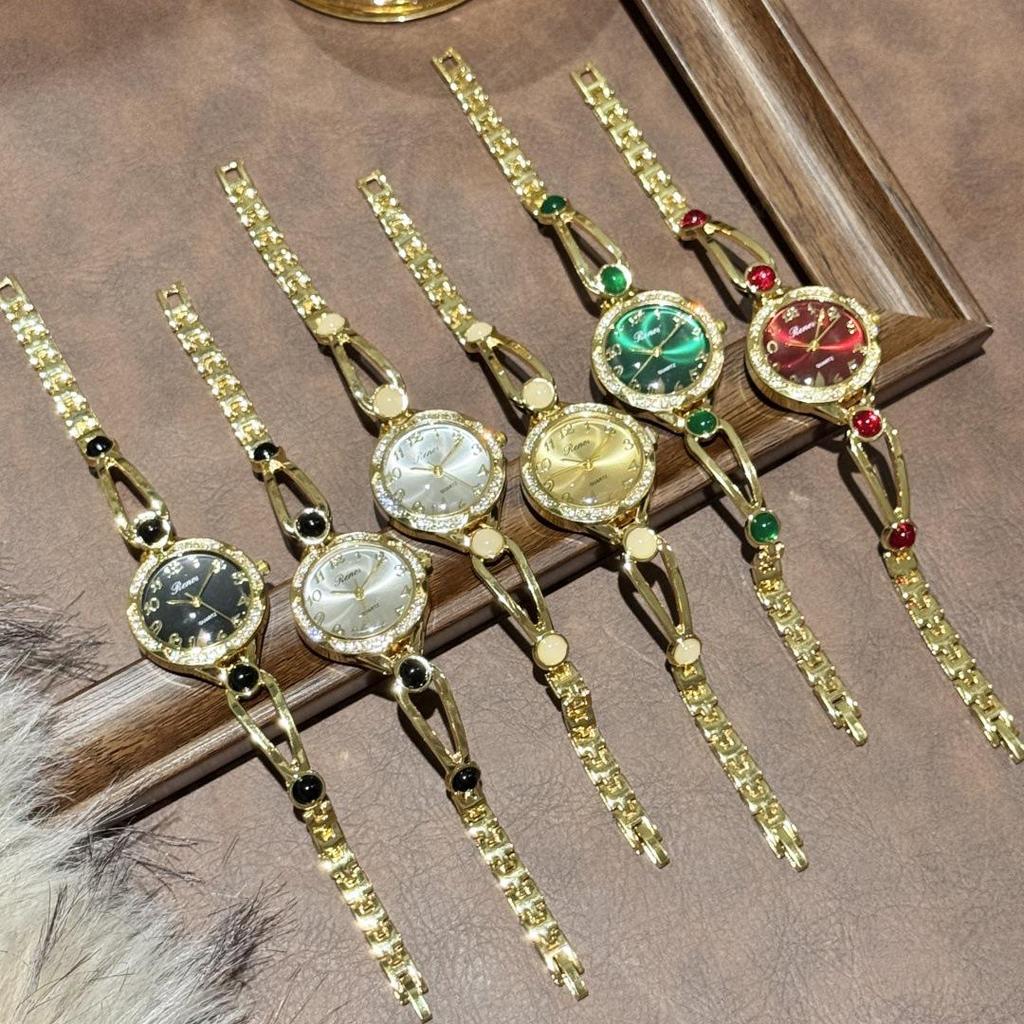 Wykwintny damski zegarek bransoletka z pozłacanego kwarcu z kamieniem naturalnym