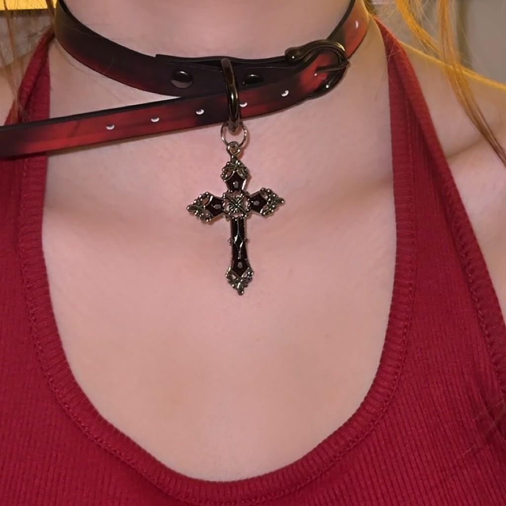 Chique Pittige Meisje Leren Bel Choker Ketting – Uniek Minderheidsontwerp